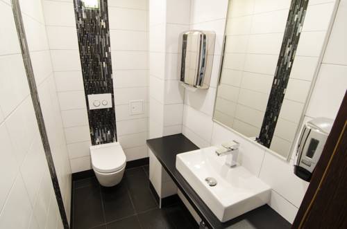 Imagen de la habitación del Hotel Cirman Rooms. Foto 3