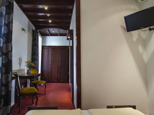 Imagen de la habitación del Hotel Cirman Rooms. Foto 4
