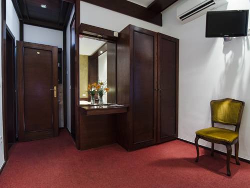 Imagen de la habitación del Hotel Cirman Rooms. Foto 5