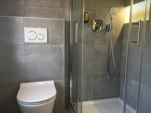 Imagen de la habitación del Hotel Cirman Rooms. Foto 8