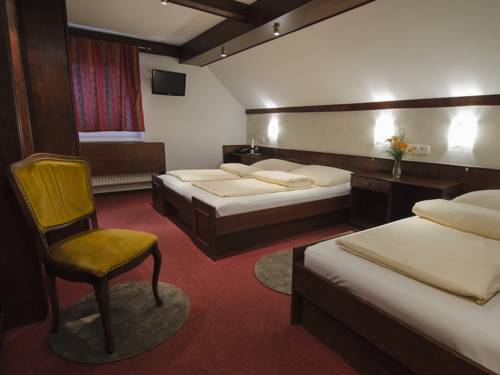Imagen de la habitación del Hotel Cirman Rooms. Foto 9