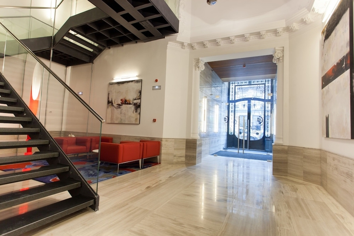 Imagen de los interiores del Hotel Cismigiu. Foto 15