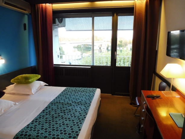 Imagen de la habitación del Hotel Cit'Hotel L'Oasis d'Avignon. Foto 10