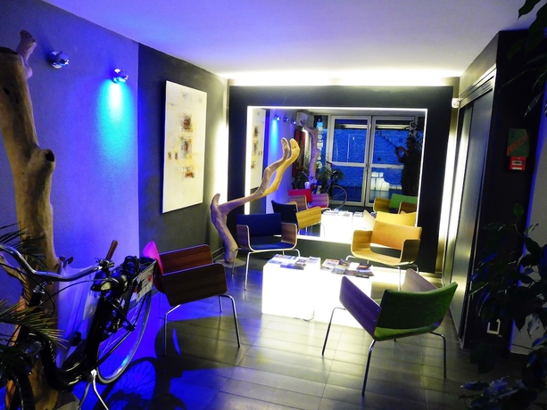 Imagen de los interiores del Hotel Cit'Hotel L'Oasis d'Avignon. Foto 19