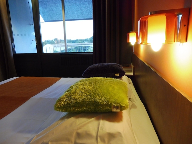 Imagen de la habitación del Hotel Cit'Hotel L'Oasis d'Avignon. Foto 12