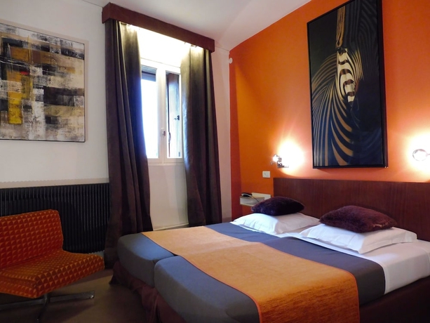 Imagen de la habitación del Hotel Cit'Hotel L'Oasis d'Avignon. Foto 14