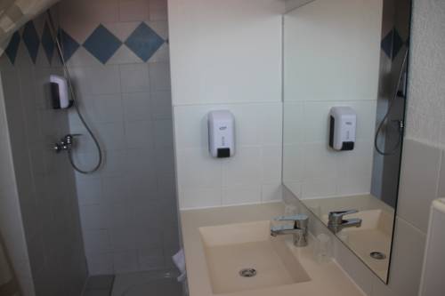 Imagen de la habitación del Hotel Cit'Hotel Restaurant Bowling de Millau. Foto 9