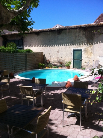 Imagen de la piscina del Hotel Cit'Hotel le Louvre. Foto 13