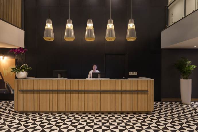 Imagen de los interiores del Hotel Citadines Central Binh Duong. Foto 18