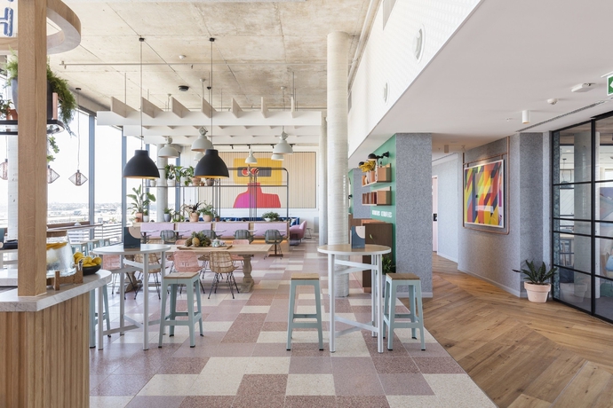Imagen de los interiores del Hotel Citadines Connect Sydney Airport. Foto 15