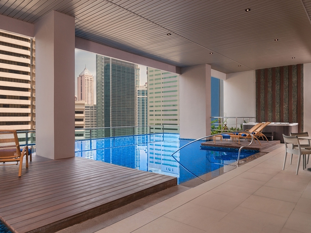 Imagen de la piscina del Hotel Citadines Salcedo Makati. Foto 14