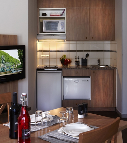 Imagen de la habitación del Hotel Citadines Trocadéro Paris. Foto 4