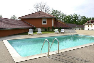 Imagen de la piscina del Hotel Citea Prevessin Moens. Foto 10