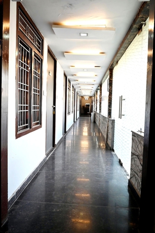 Imagen de los interiores del Hotel Citi Club. Foto 12