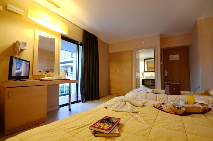 Imagen de la habitación del Hotel Citi Live. Foto 9