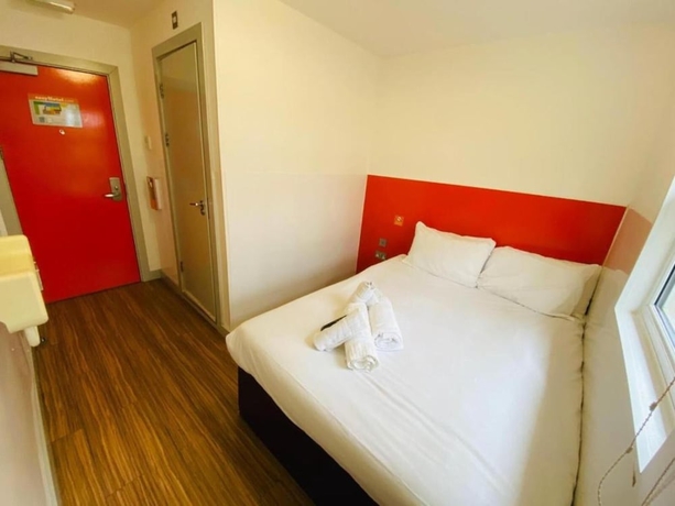 Imagen de la habitación del Hotel Citi London Heathrow. Foto 13
