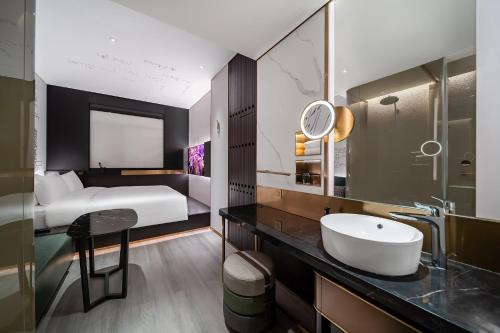 Imagen de la habitación del Hotel CitiGO Shenzhen Shekou Cruise Center Seaview. Foto 15