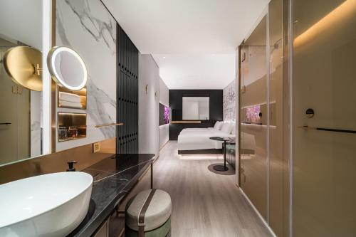 Imagen de la habitación del Hotel CitiGO Shenzhen Shekou Cruise Center Seaview. Foto 17