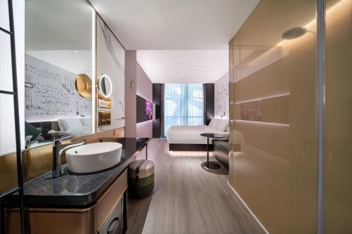 Imagen de la habitación del Hotel CitiGO Shenzhen Shekou Cruise Center Seaview. Foto 19