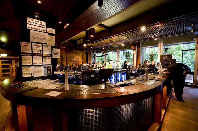 Imagen del bar/restaurante del Hotel Citiclub. Foto 4