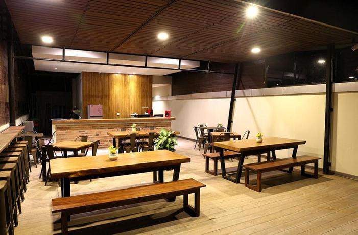 Imagen del bar/restaurante del Hotel Citihub @jagoan &ndash; Magelang. Foto 5