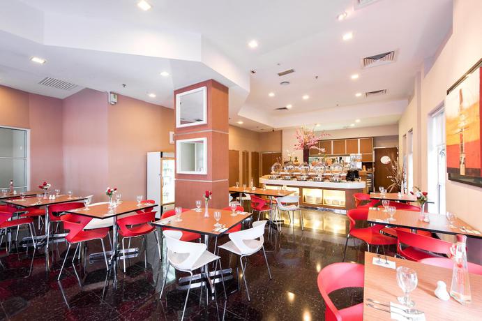 Imagen del bar/restaurante del Hotel Citin Seacare Pudu By Compass Hospitality. Foto 2