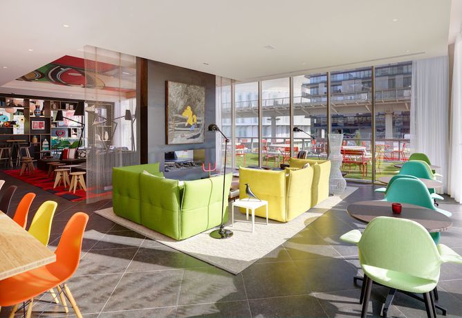 Imagen del bar/restaurante del Hotel CitizenM Paris la Défense. Foto 3