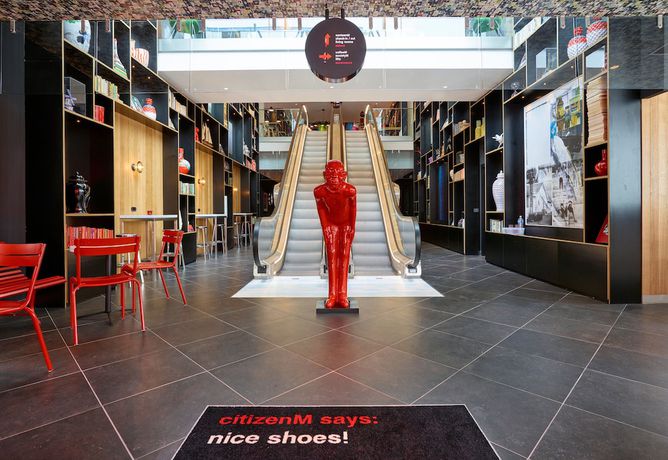 Imagen de los interiores del Hotel CitizenM Paris la Défense. Foto 17