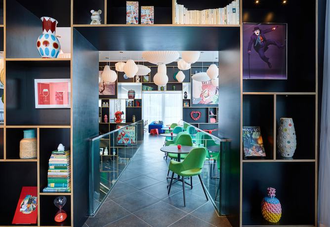 Imagen de los interiores del Hotel CitizenM Paris la Défense. Foto 20