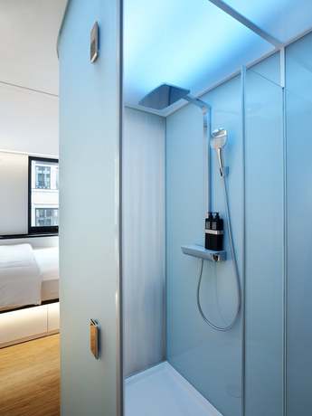 Imagen de la habitación del Hotel Citizenm Paris Champs-Élysées. Foto 12