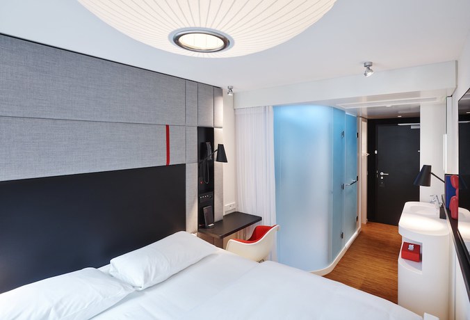 Imagen de la habitación del Hotel Citizenm Paris Champs-Élysées. Foto 13