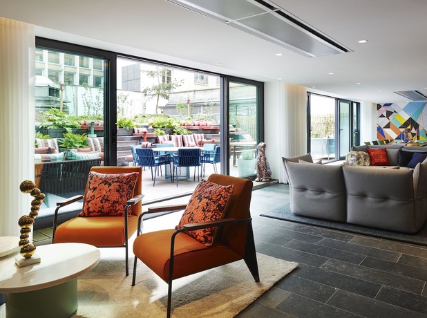 Imagen del bar/restaurante del Hotel Citizenm Paris Champs-Élysées. Foto 7