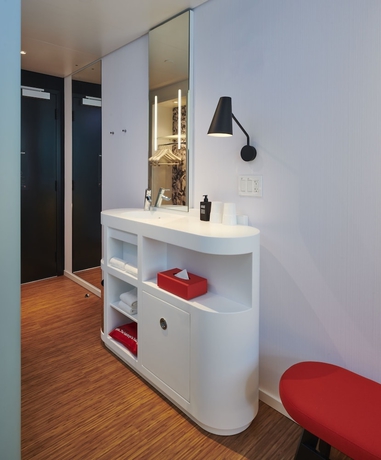 Imagen de la habitación del Hotel Citizenm Paris Opera. Foto 13