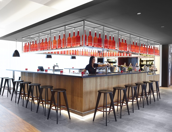 Imagen del bar/restaurante del Hotel Citizenm Rotterdam. Foto 5