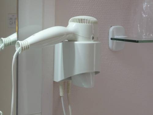 Imagen de la habitación del Hotel Cit&ocirc;tel Le Plat D'etain. Foto 4