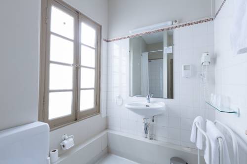 Imagen de la habitación del Hotel Cit&ocirc;tel Le Plat D'etain. Foto 6