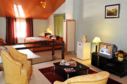 Imagen de la habitación del Hotel Cit&ocirc;tel Le Plat D'etain. Foto 10