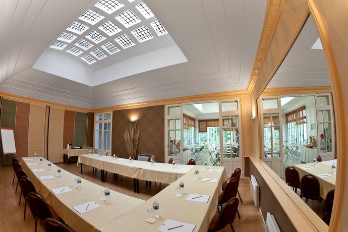 Imagen de los interiores del Hotel Citotel Arverna. Foto 16