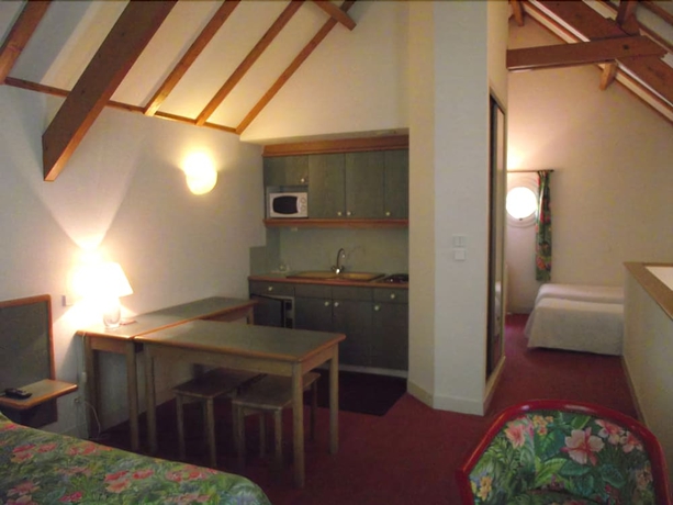 Imagen de la habitación del Hotel Citotel Avallon Vauban. Foto 7