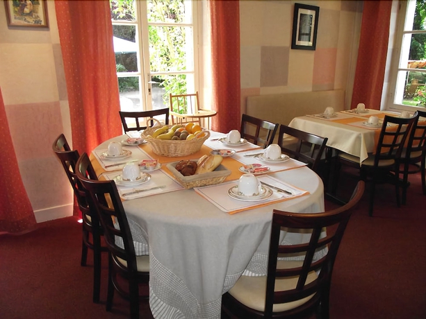 Imagen del bar/restaurante del Hotel Citotel Avallon Vauban. Foto 4