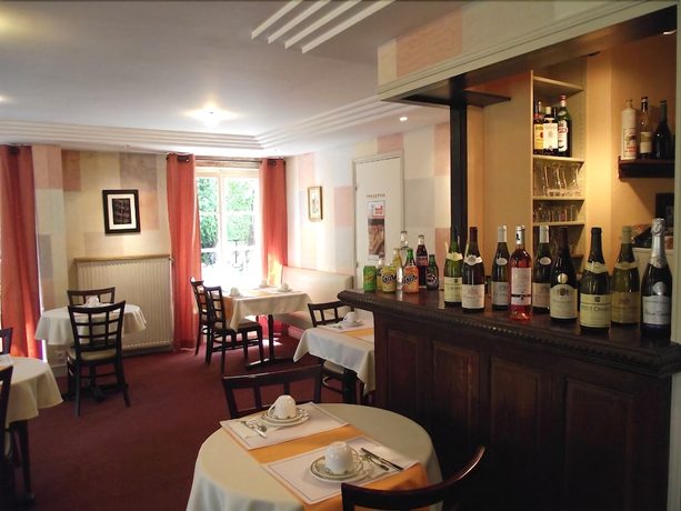 Imagen del bar/restaurante del Hotel Citotel Avallon Vauban. Foto 5