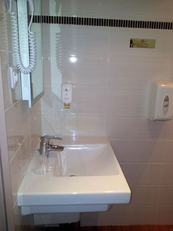 Imagen de la habitación del Hotel Citotel Du Port Rhu. Foto 4