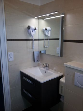 Imagen de la habitación del Hotel Citotel Du Port Rhu. Foto 8