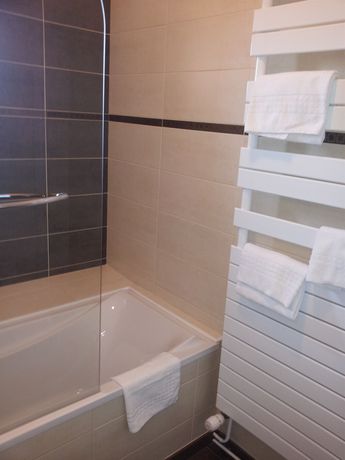 Imagen de la habitación del Hotel Citotel Du Port Rhu. Foto 11