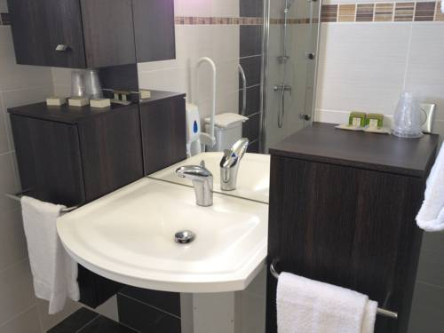 Imagen de la habitación del Hotel Citotel Hôtel La Chartreuse. Foto 9