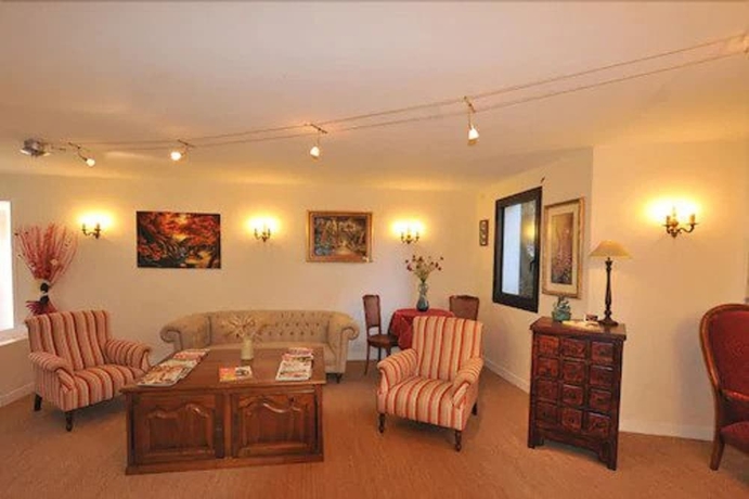 Imagen de los interiores del Hotel Citotel La Chaumiere Roz Aven. Foto 19