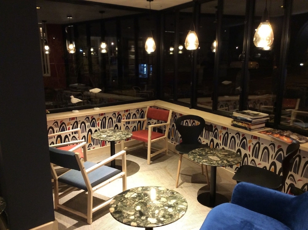 Imagen del bar/restaurante del Hotel Citotel La Chaumiere Roz Aven. Foto 2