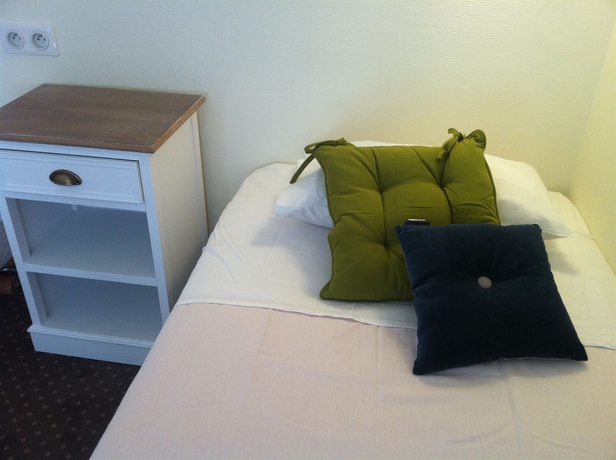 Imagen de la habitación del Hotel Citotel Logis Louise De Savoie. Foto 7