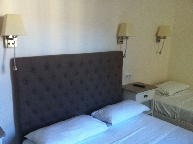 Imagen de la habitación del Hotel Citotel Logis Louise De Savoie. Foto 10