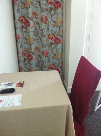 Imagen de la habitación del Hotel Citotel Logis Louise De Savoie. Foto 12